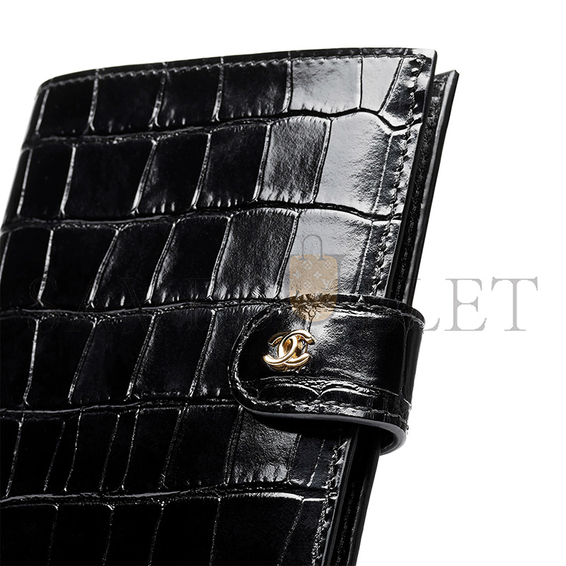 CHANEL CROCODILE-EMBOSSED PASSPORT HOLDER AP5193 (14*10.5*2cm)